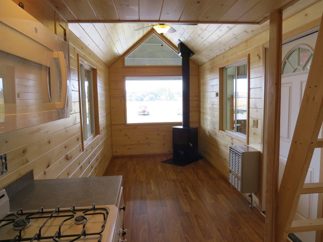 Full Angus, Rich's Portable Cabins