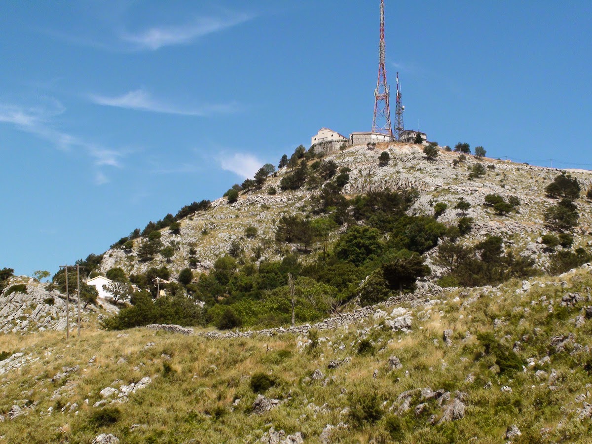 святая гора афон, греция, монастырь. греция. гора афон юнеско. традюн тибет монастырь. монастырь над уровнем моря.