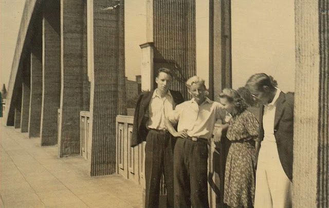 https://4.bp.blogspot.com/-CbQBRo4grTI/TuKTUcfr_CI/AAAAAAAAA50/zSUbSqMuGO8/s640/Breslau+August+1944.jpg