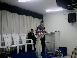 Pastor Elias Ministrando a Palavra