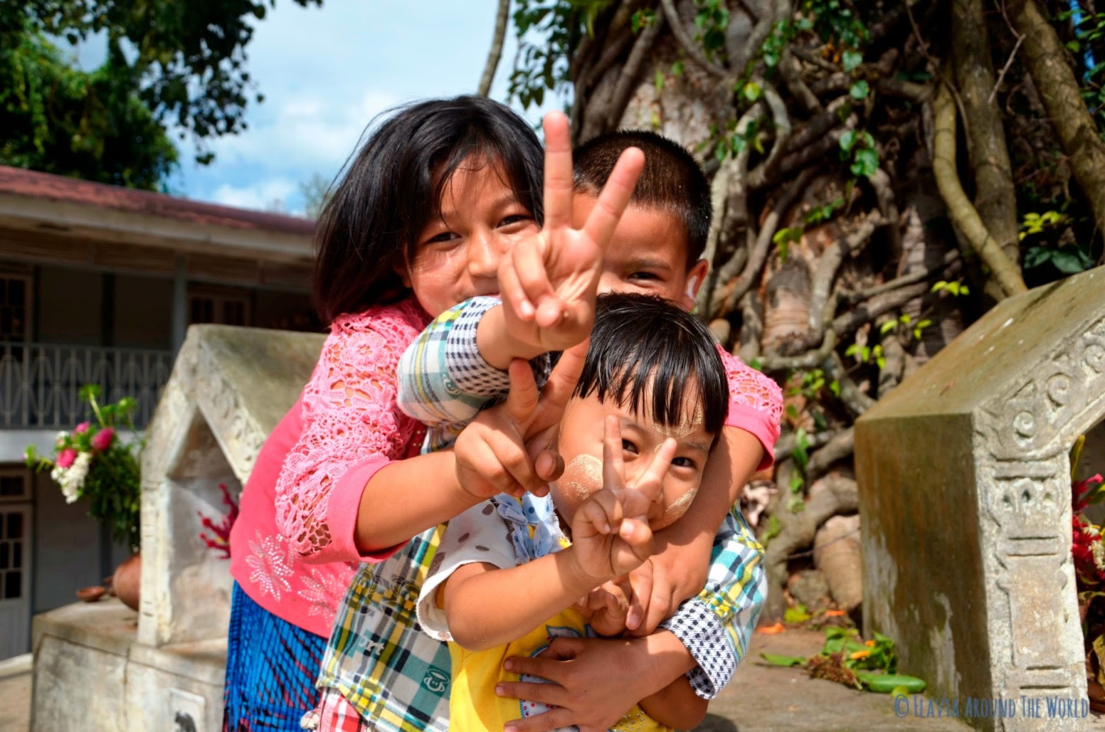 Niños birmanos felices Niños birmanos felices