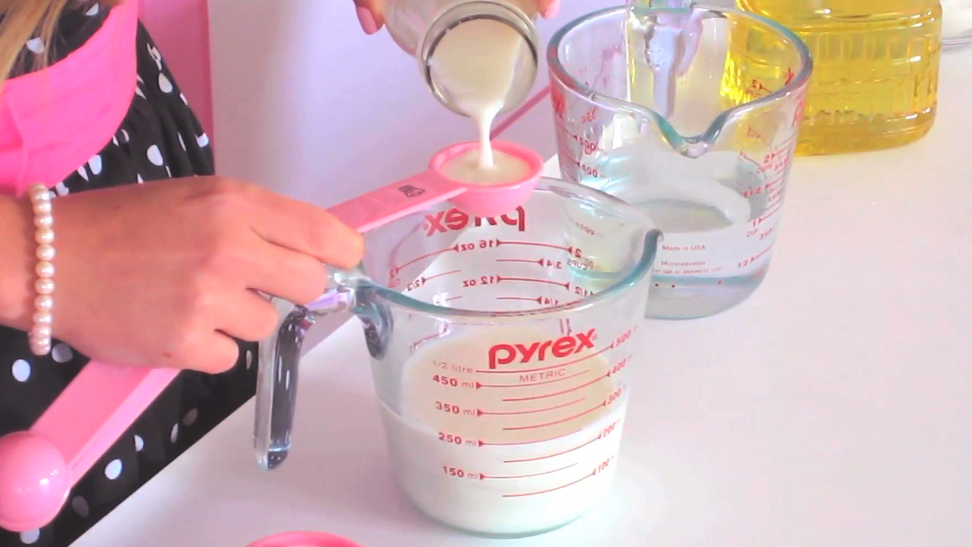 {VIDEO} How To Properly Measure Liquid Ingredients Baking 101 Quick