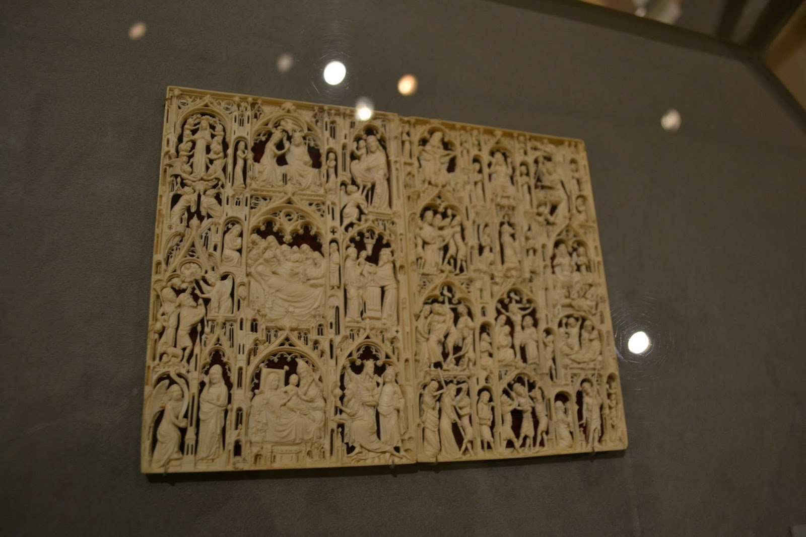 Резьба по слоновой кости. Метрополитен-музей. Нью-Йорк, Нью-Йорк (The Metropolitan Museum of Art, NYC)