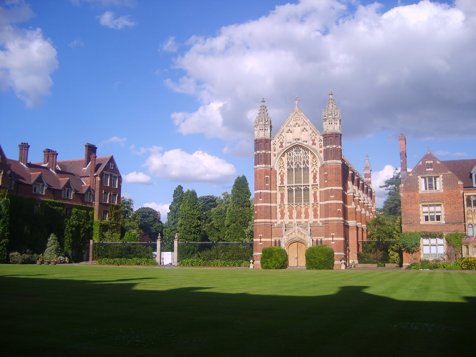 Cambridge university was founded. Cambridge University Кембриджский университет Cambridge University. Кембридж Великобритания медицинский университет. Кембридж город Англия.