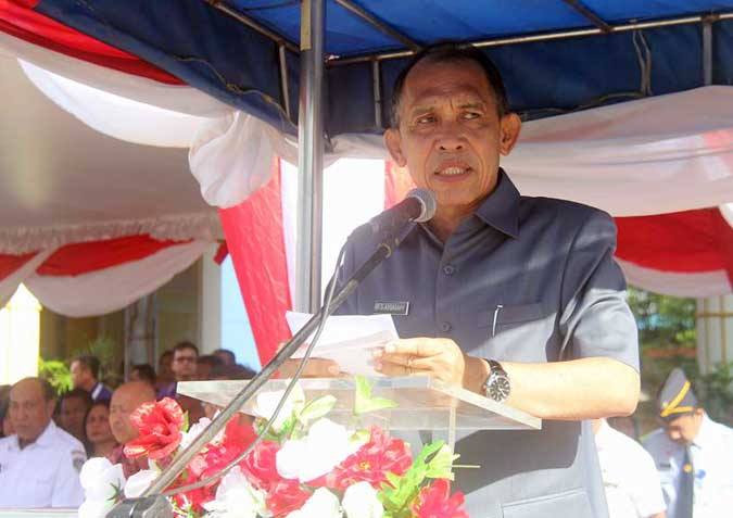 Jumlah Kecelakaan Kerja Di Maluku Menurun Ambon, Malukupost.com - Gubernur Maluku Said Assagaff mengatakan, jumlah kasus kecelakaan kerja di Maluku sejak awal tahun hingga bulan Desember 2017 terdapat 23 kasus, itu berarti mengalami penurunan. "Salah satu penyebab kecelakaan kerja adalah belum optimalnya pengawasan keselamatan dan kesehatan kerja (K3) serta perilaku P3 di tempat kerja," ujarnya saat memberikan sambutan pada acara puncak bulan keselamatan dan kesehatan kerja (K3) Nasional tingkat provinsi Maluku di Desa Passo, Jumat (26/1).