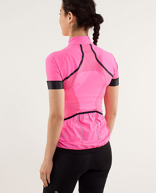 Lululemon Addict: NEW! Run Make It Count Tank & Paceline Cycling Tops