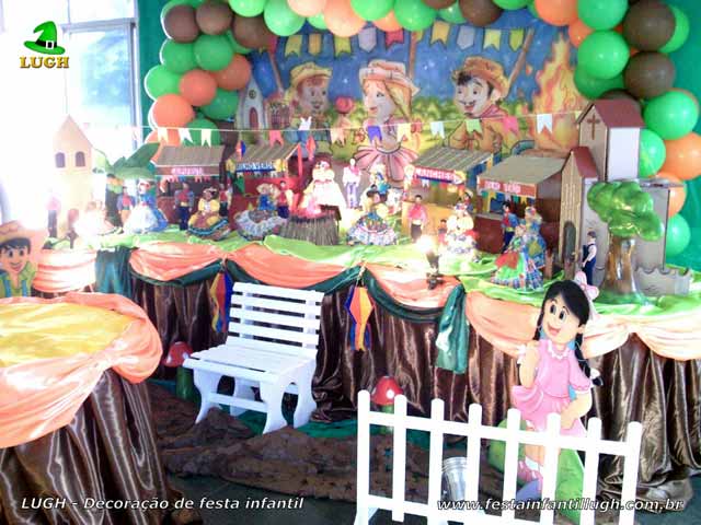 Decoração mesa de aniversário tradicional luxo de tecido tema Festa Junina Decoração luxo de aniversário em mesa de tecido tema Festa Junina feminina