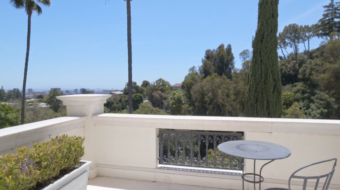 25 Photos vs. 721 Dolo Way, Los Angeles Interior Design Luxury Mansion Tour