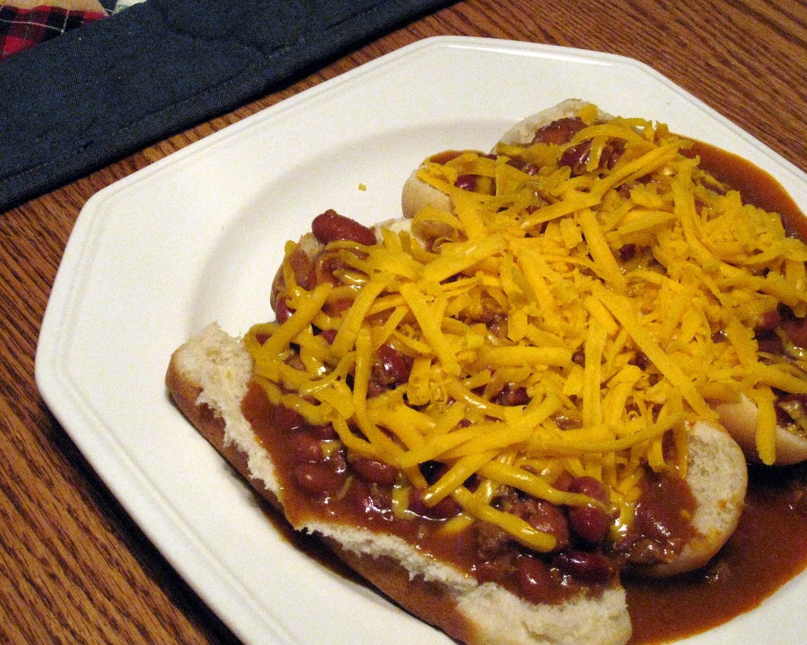 Blonde Domestic Goddess Slow Cooker Chili Dogs