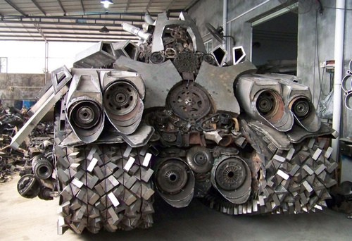 Megatron-Tank-made-from-scrap_2.jpg