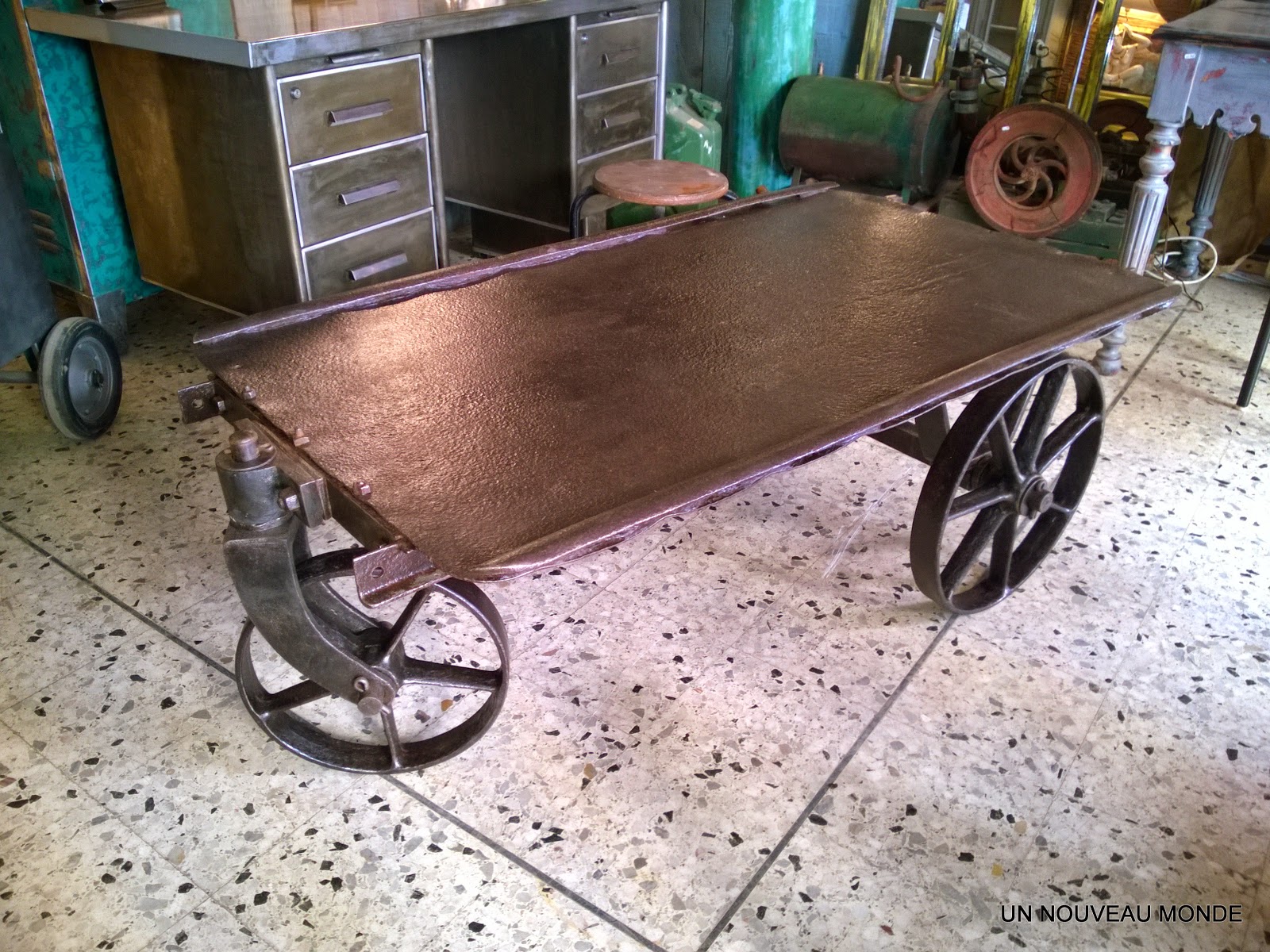 Brocante Décoration Un Nouveau Monde Table basse industrielle chariot métal -> Table Basse Industrielle Chariot Ptt Brocante Décoration Un Nouveau Monde Table basse industrielle chariot métal -> Table Basse Industrielle Chariot Ptt