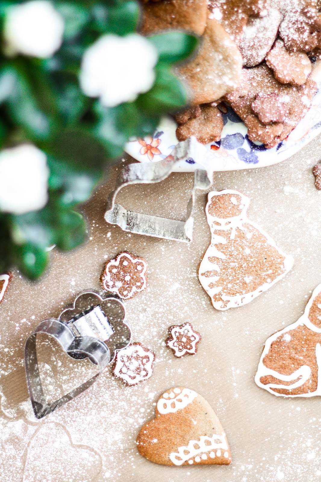 Gingerbread cookies with Royal icing recipe Gingerbread cookies with Royal icing recipe
