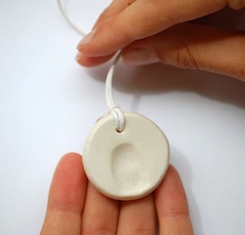 Kids DIY thumbprint necklace