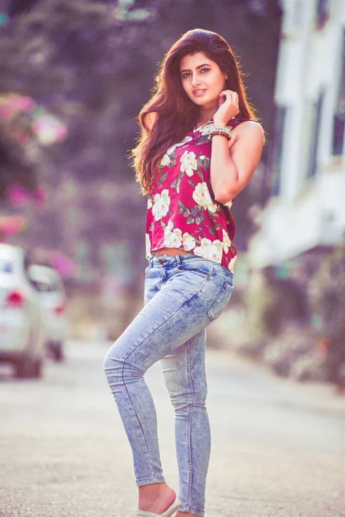 jeans top hot