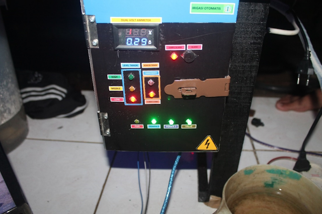 Gambar 4 15 Posisi otomatis - Indikator Pompa 1, Pompa 2, dan Valve Pada Panel Gambar 4 15 Posisi otomatis - Indikator Pompa 1, Pompa 2, dan Valve Pada Panel