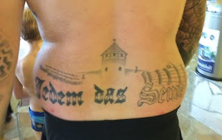 Joe Chal: - Neonazista zademonstrował napis o Auschwitz!