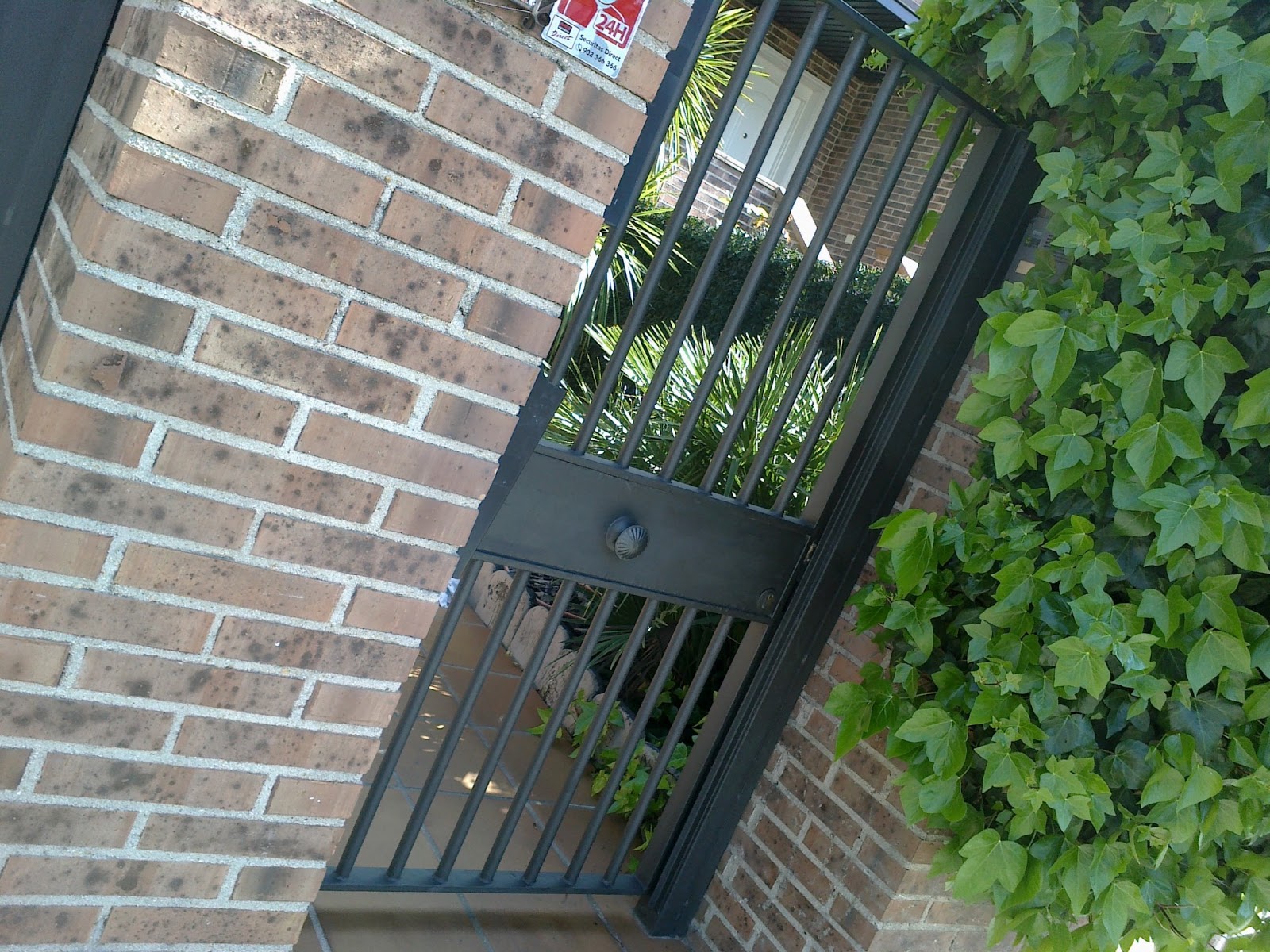 Pintura y Decoración MADRID Pintura forja en verjas de chalet