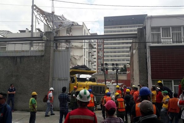 Edificio caído en Portales era nuevo; vecinos buscan a la constructora Edificio caído en Portales era nuevo; vecinos buscan a la constructora