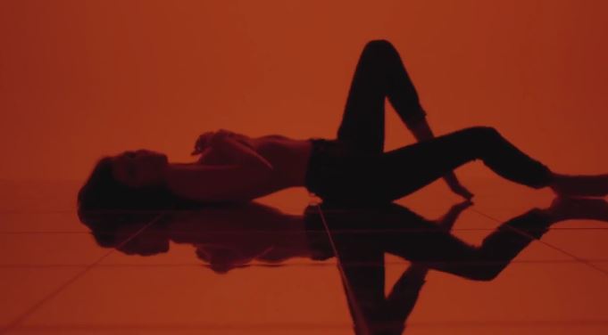 Modello e modella Calvin Klein pubblicità collezione 2017 - Foto testimonial