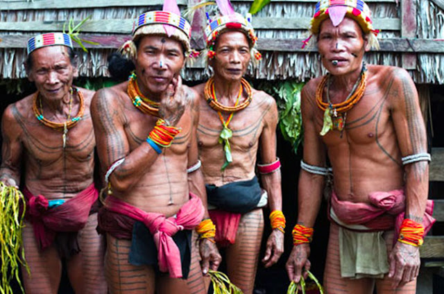 foto penduduk suku mentawai