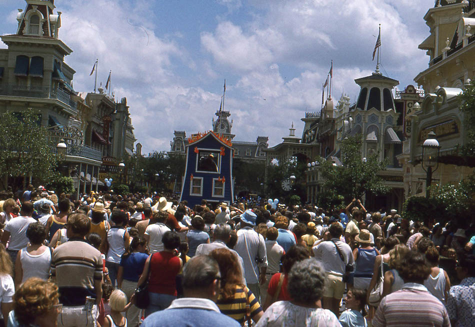 1925 Rolls Royce Phantom >> Photos of Disneyland in 1979 ~ vintage everyday 1925 Rolls Royce Phantom >> Photos of Disneyland in 1979 ~ vintage everyday