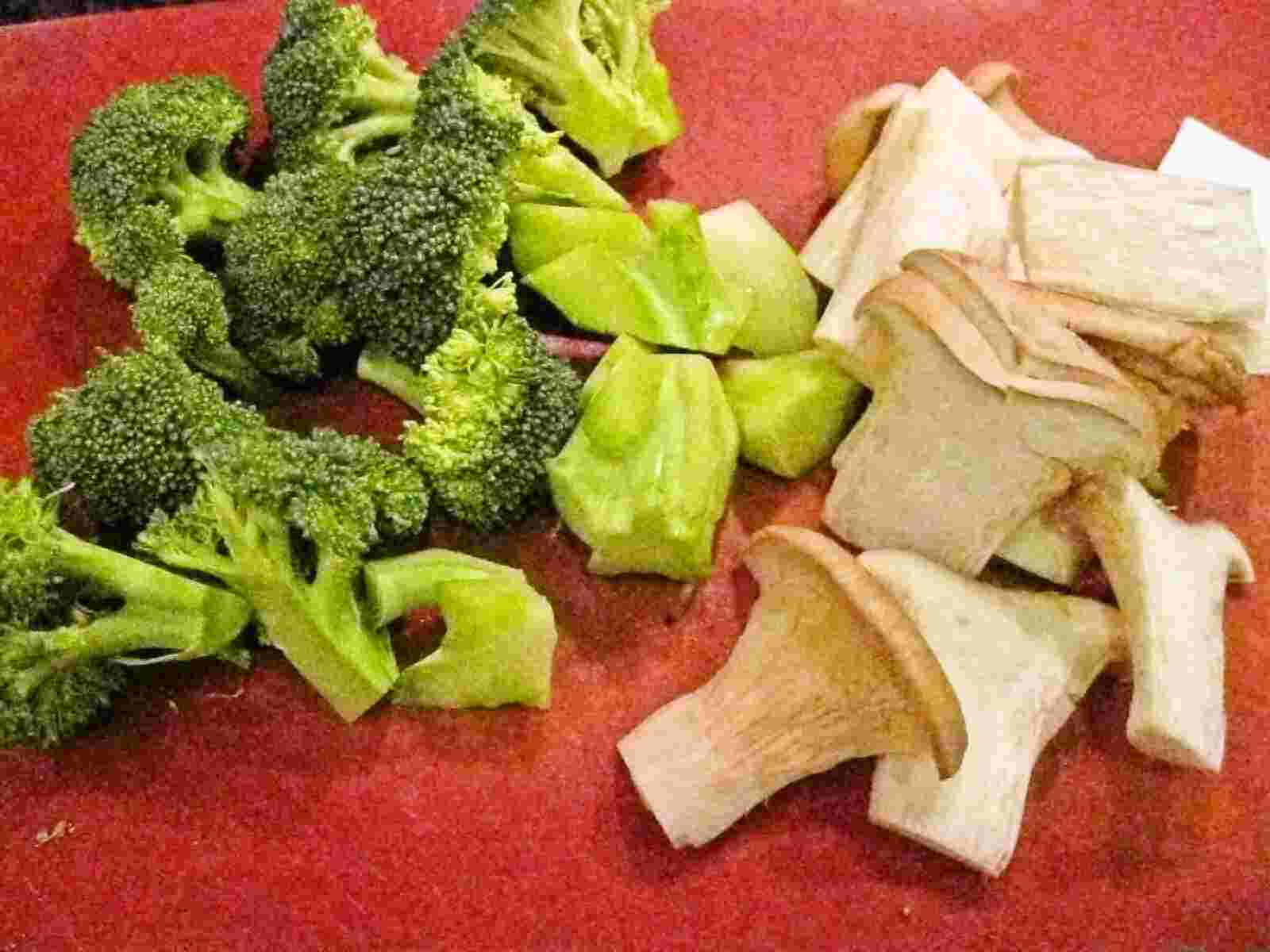 Recipes for Tom Eringi to burokkorii no sotee sarada / sauteed king