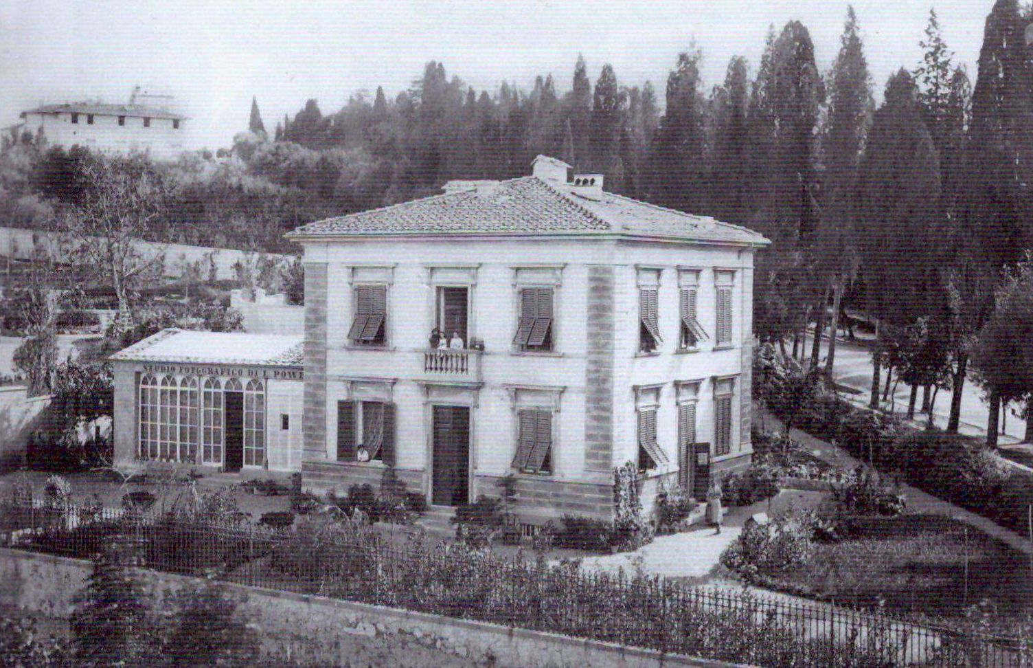 Villas of Florence and the 19th century photographer Longworth Powers