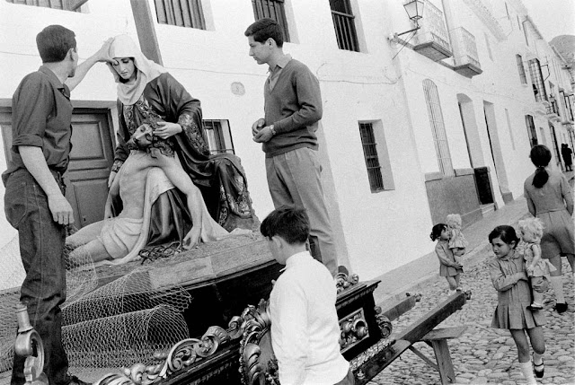 Malaga, Spain, 1967 © Joel Meyerowitz