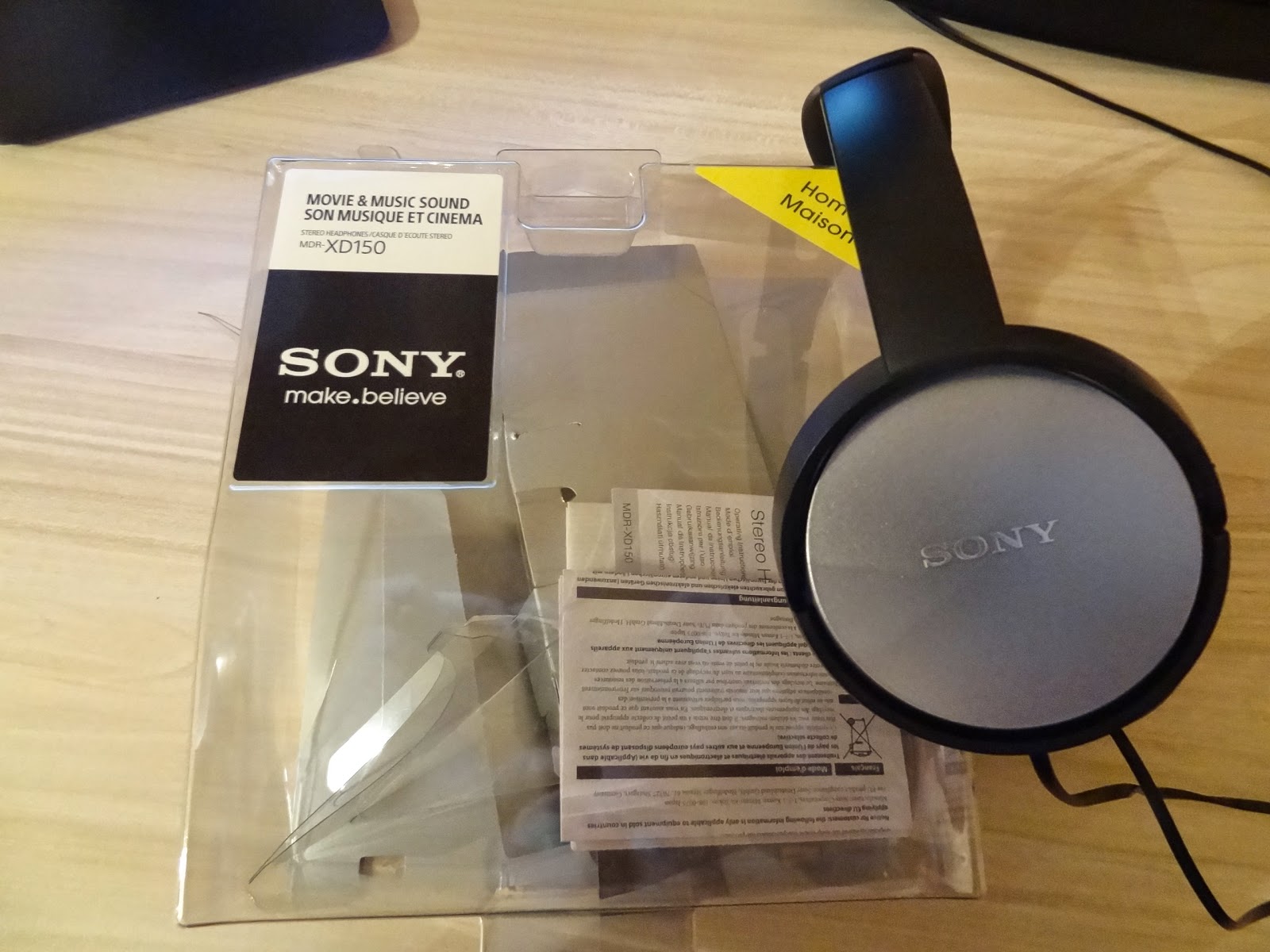 Sony MDR-XD150 closed stereo headphones