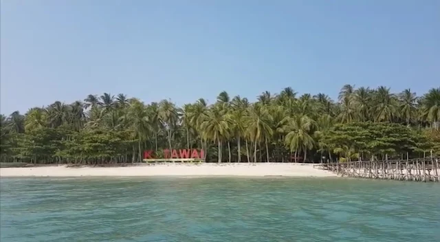 Pantai ketawai Bangka Belitung