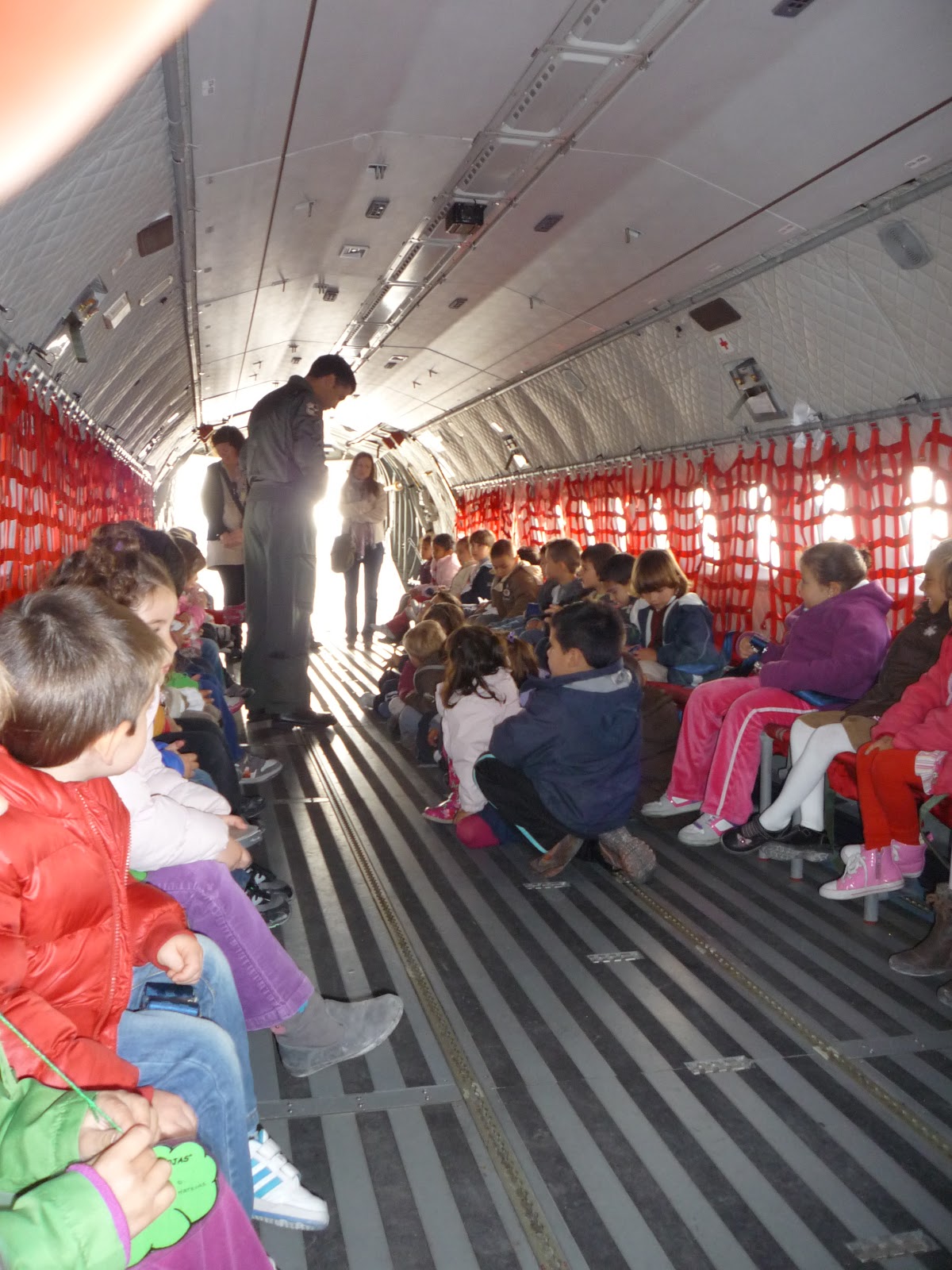 LOS CHIQUITINES EXCURSIÓN A LA BASE AÉREA DE GETAFE
