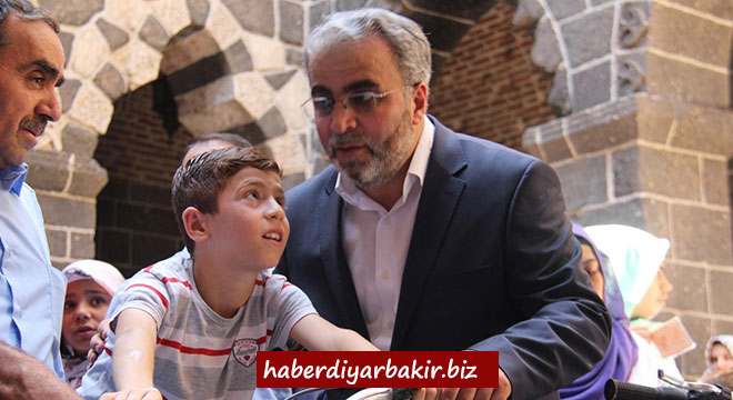 Diyarbakır Sur'da Kur’an kursu öğrencilerine bisiklet hediye edildi Diyarbakır Sur'da Kur’an kursu öğrencilerine bisiklet hediye edildi