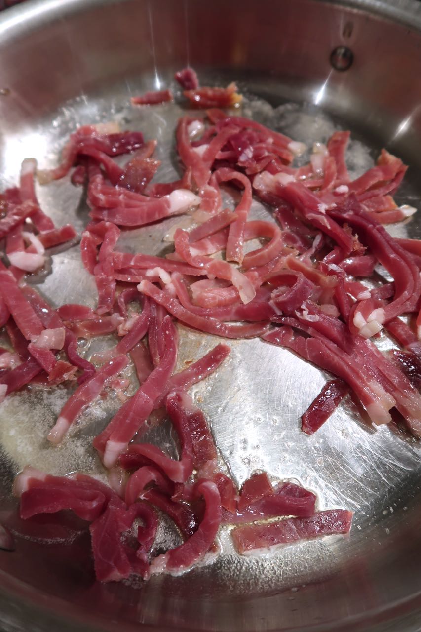 Scrumpdillyicious Tagliolini Gratinati al Prosciutto con Besciamella