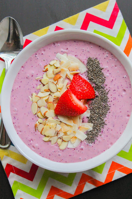 Mixed Berry Smoothie Bowl with Toasted Coconut Chips and Almonds | The Chef Next Door Mixed Berry Smoothie Bowl with Toasted Coconut Chips and Almonds | The Chef Next Door