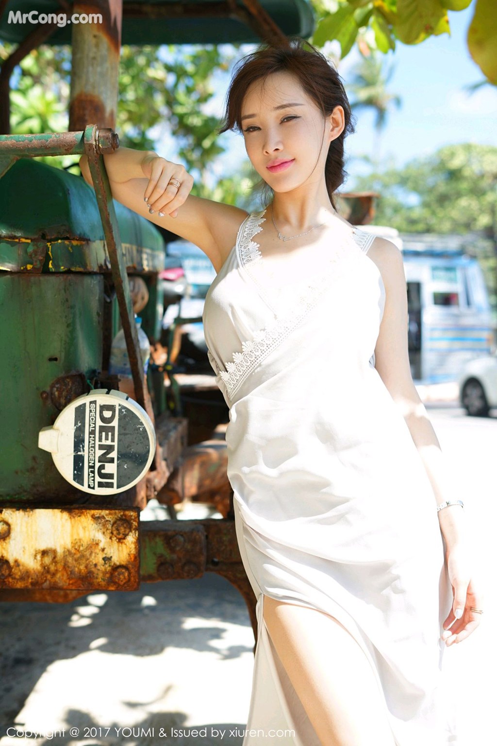 YouMi Vol.061: Model 土肥 圆 矮 挫 穷 (43 pictures) photo 2-8