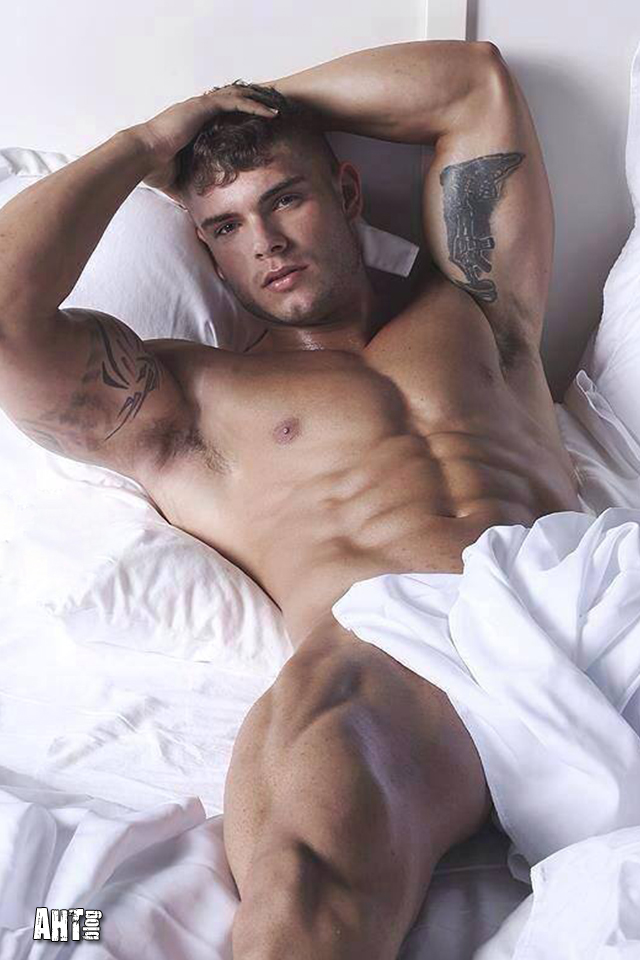Hunk Colin Wayne