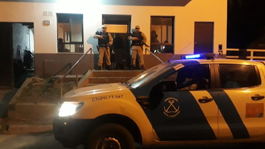 Golpe comando a un destacamento de la Prefectura Naval: roban municiones, armas y chalecos Golpe comando a un destacamento de la Prefectura Naval: roban municiones, armas y chalecos