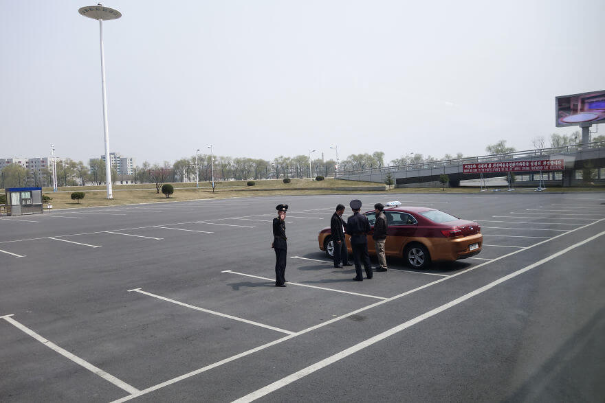 Take A Look At The Incredibly Disturbing Differences Between South And North Korea (Pictures & Video) - Parking Lot Take A Look At The Incredibly Disturbing Differences Between South And North Korea (Pictures & Video) - Parking Lot