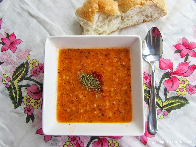 Mijn mixed kitchen Ezogelin çorbası (Turkse soep met linzen en bulgur)