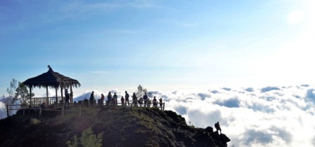 Jangan Lewatkan 6 Tempat Wisata Ini Saat Berada di Tanah Para Dewa - Dieng sekarang saya ingin mengajak kalian semua mengeksplorasi salah satu daerah Jangan Lewatkan 6 Tempat Wisata Ini Saat Berada di Tanah Para Dewa - Dieng