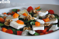 Ensalada de brie, nueces y espinacas