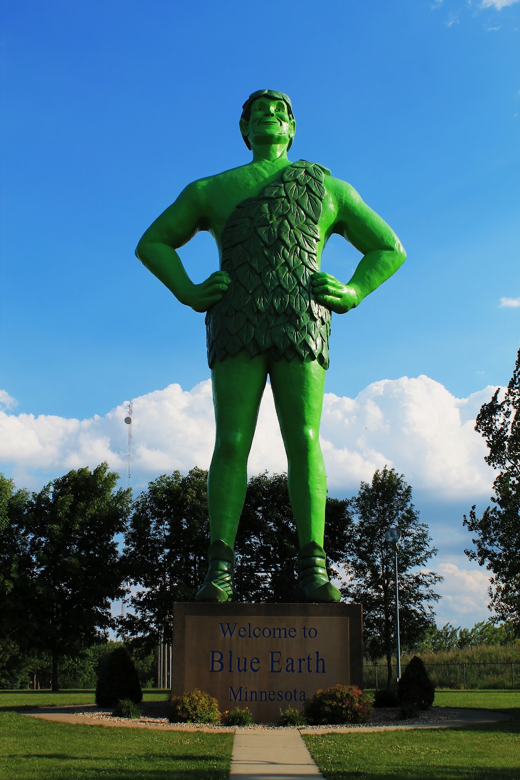 Where's Papa Dave III Green Giant Statue