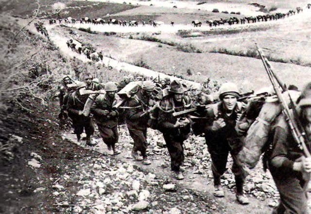 Image result for 28 οκτ 1944 παρελαση Παπανδρεου