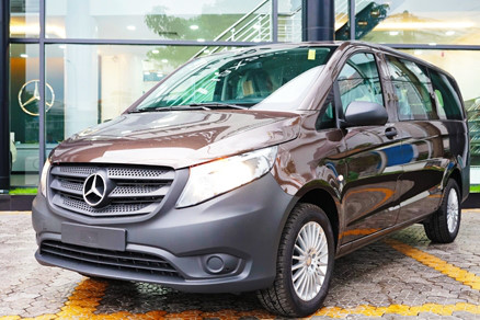 Thiết kế ngoại hình Mercedes Vito Tourer 121 Mercedes Vito Tourer 121 sở hữu ngoại hình đơn giản bắt mắt