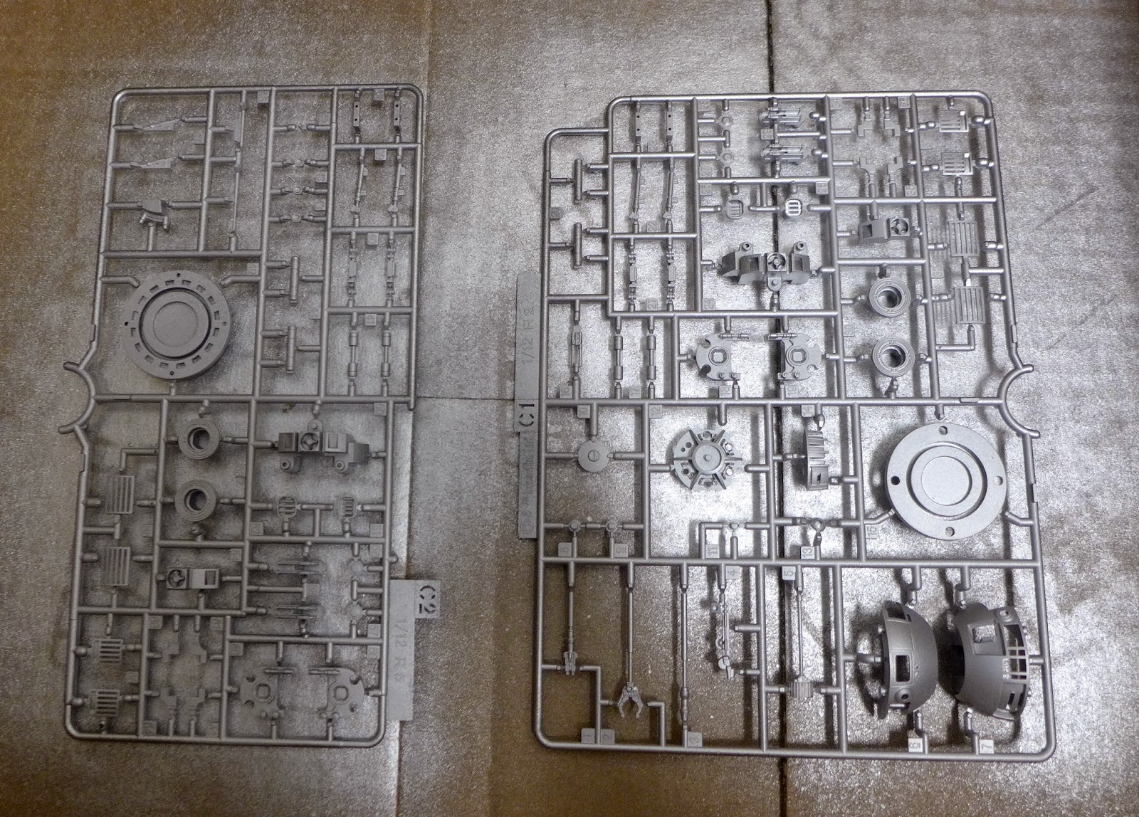 Customtecture: Bandai R2-D2 Model Kit (Black Series Comparison)
