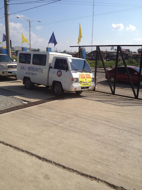 SRP Farmers' market a Free shuttle at the SRP Farmers' market