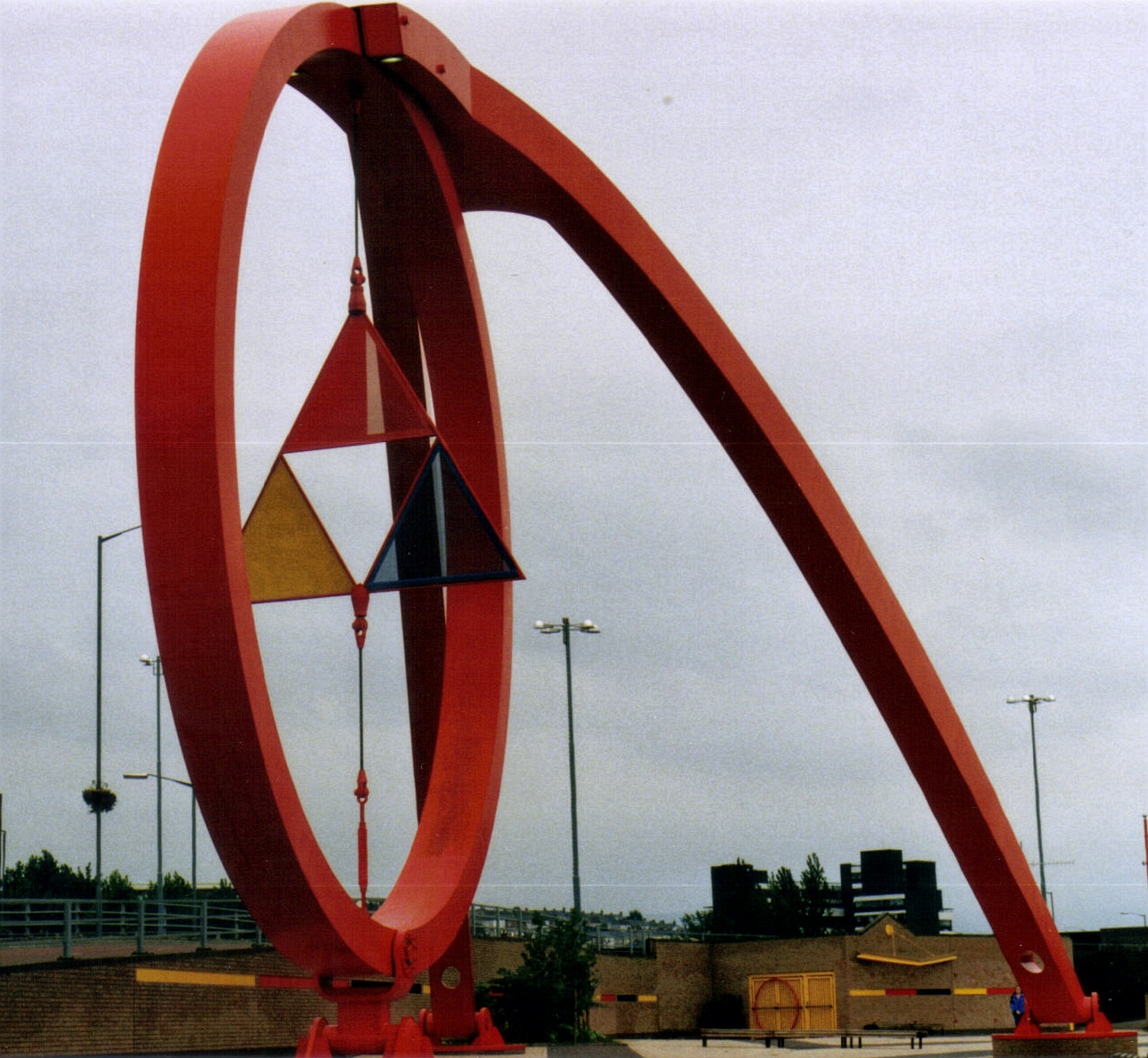 PHOTOS2PLEASEU STATUES IN NEWPORT SOUTH WALES