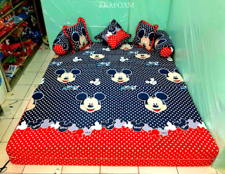 Sofa bed inoac motif mickey mouse navy posisi kasur Sofa bed inoac motif mickey mouse navy saat difungsikan sebagai kasur inoac