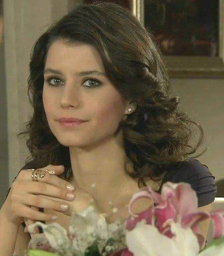 Beren Saat Fatmagul Wiki Biography Pics Age Image Profile