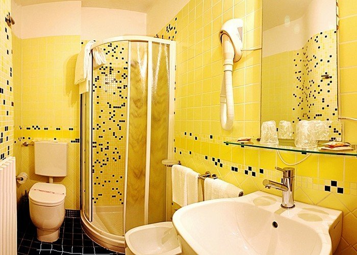 Baños color amarillo - Colores en Casa